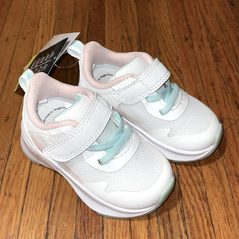 Athletic works size 4 brand new ￼tags